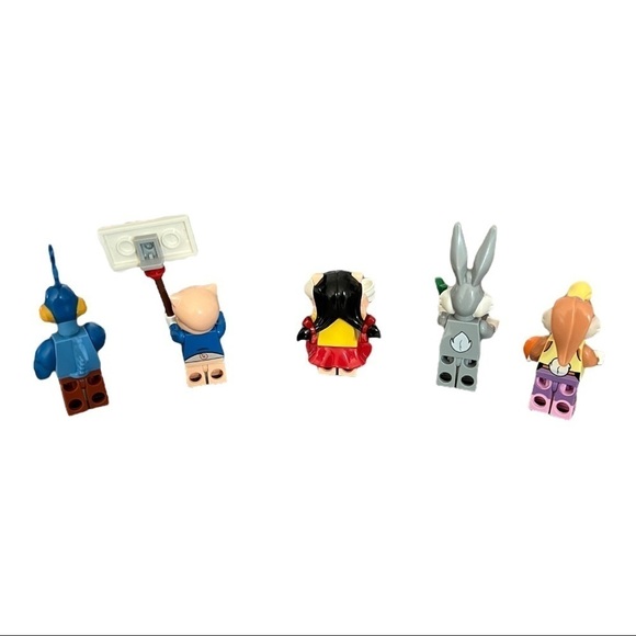 Looney Tunes Building Block Minifigure Set Bugs, Porky, Lola, Petunia and Road R - Picture 2 of 4
